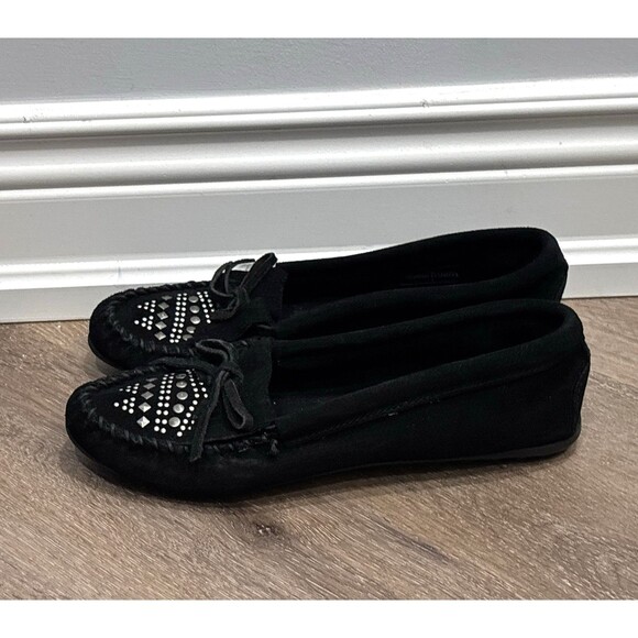 Minnetonka Moccasins Womens 10 Black Suede Leather Studded Flats Slip On Bow - Picture 2 of 10
